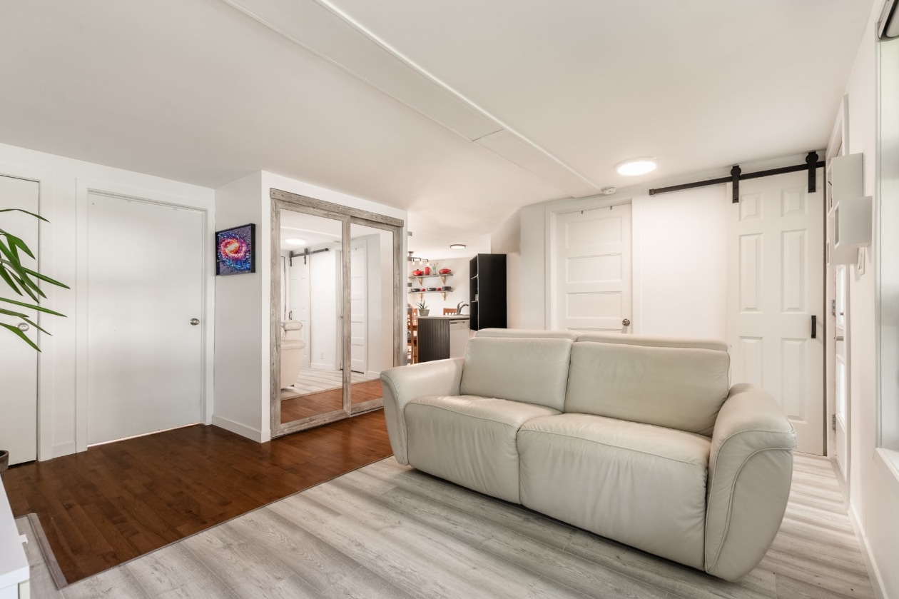 Salon — 95 40e Avenue, Saint-Blaise-sur-Richelieu