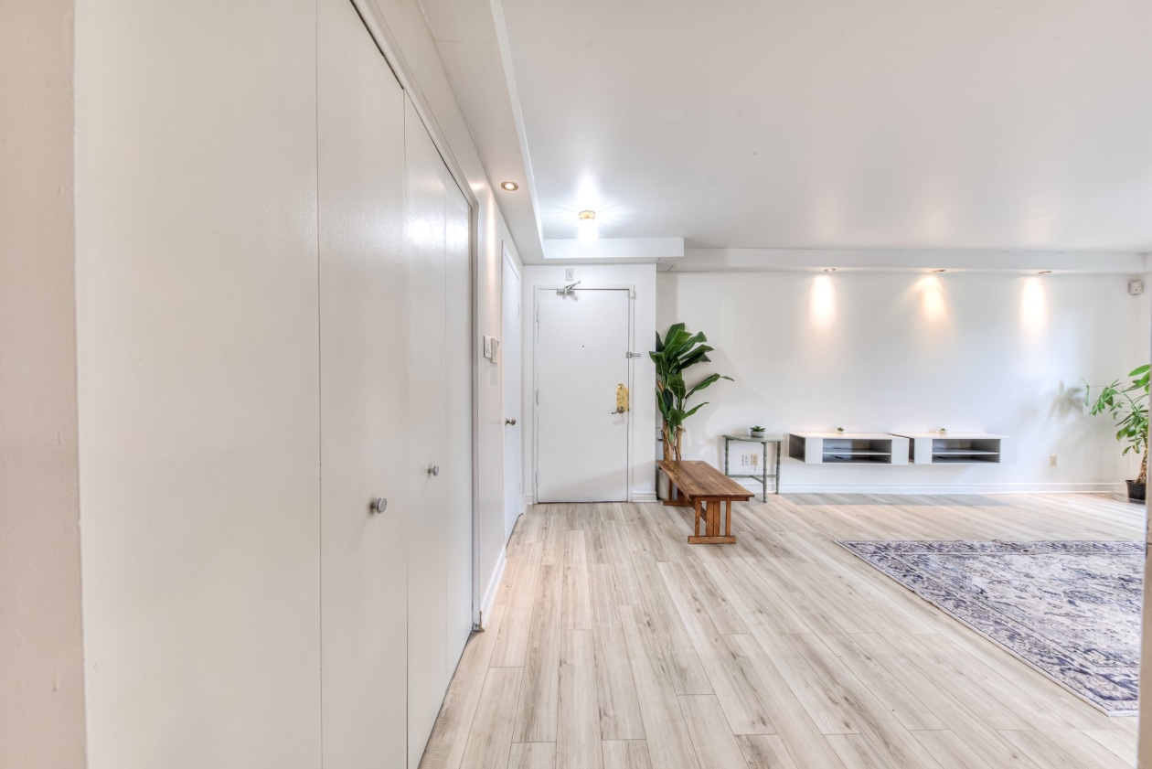 Family room — 2475 Av. Aumont, Brossard