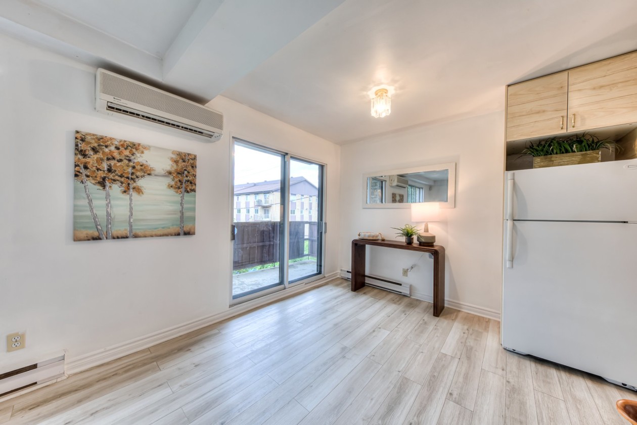 Dining room — 2475 Av. Aumont, Brossard