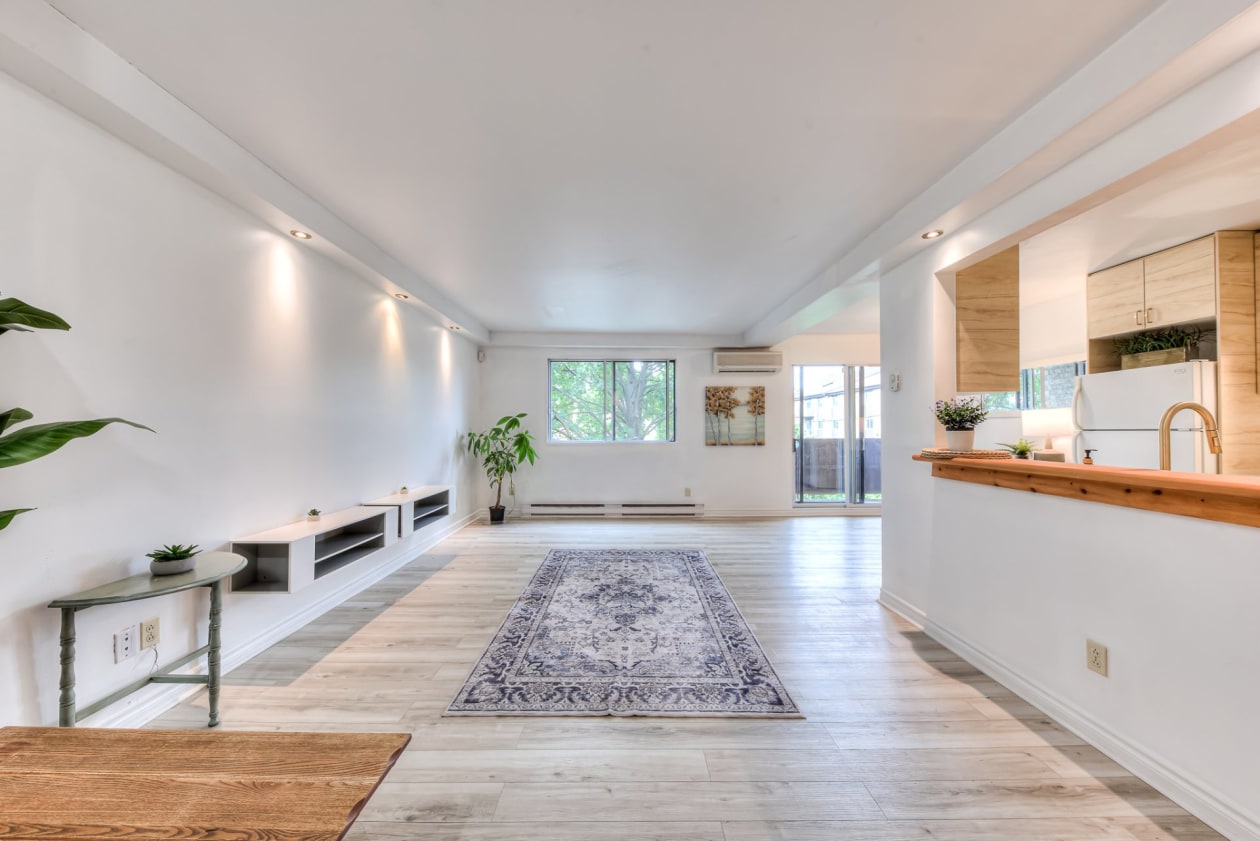 Family room — 2475 Av. Aumont, Brossard