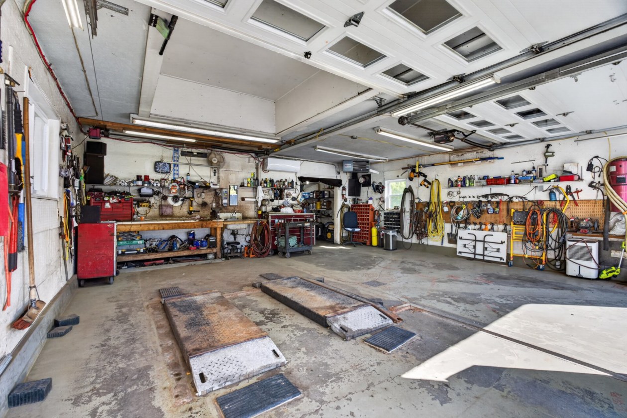 Garage — 1343 Rue Hamann, Québec