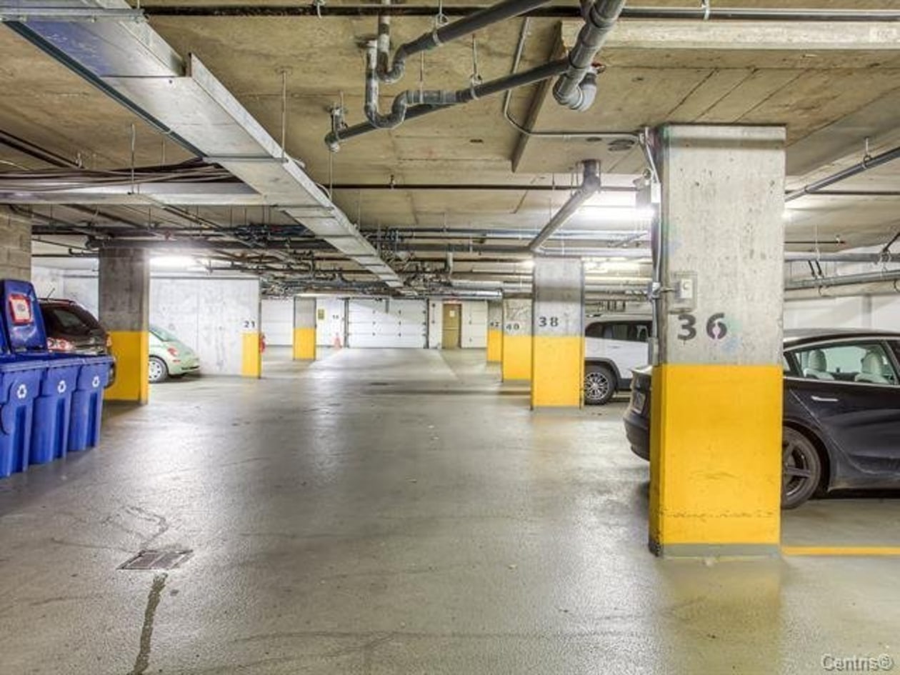Garage — 80 Rue Barnett, Dollard-Des-Ormeaux