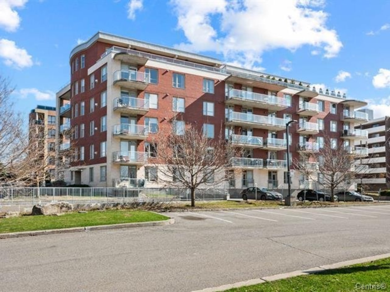 Façade — 80 Rue Barnett, Dollard-Des-Ormeaux