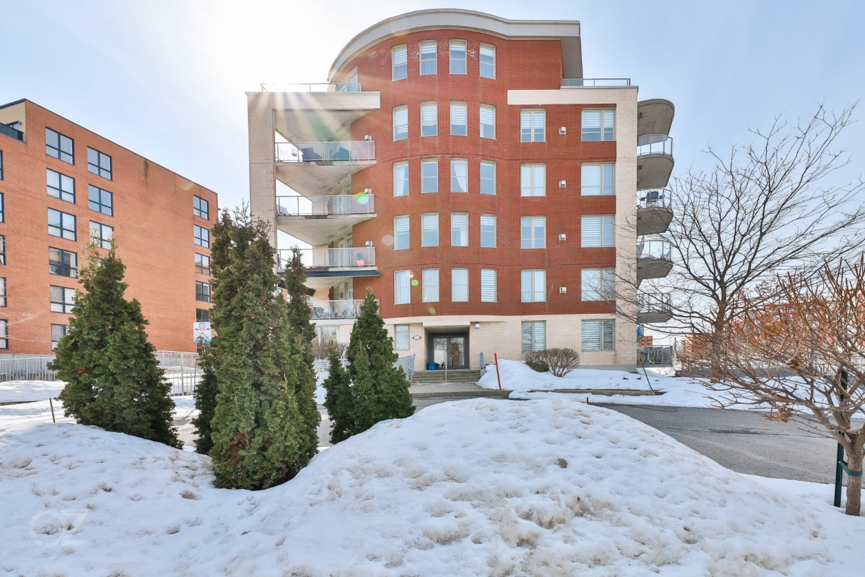 Façade — 80 Rue Barnett, Dollard-Des-Ormeaux