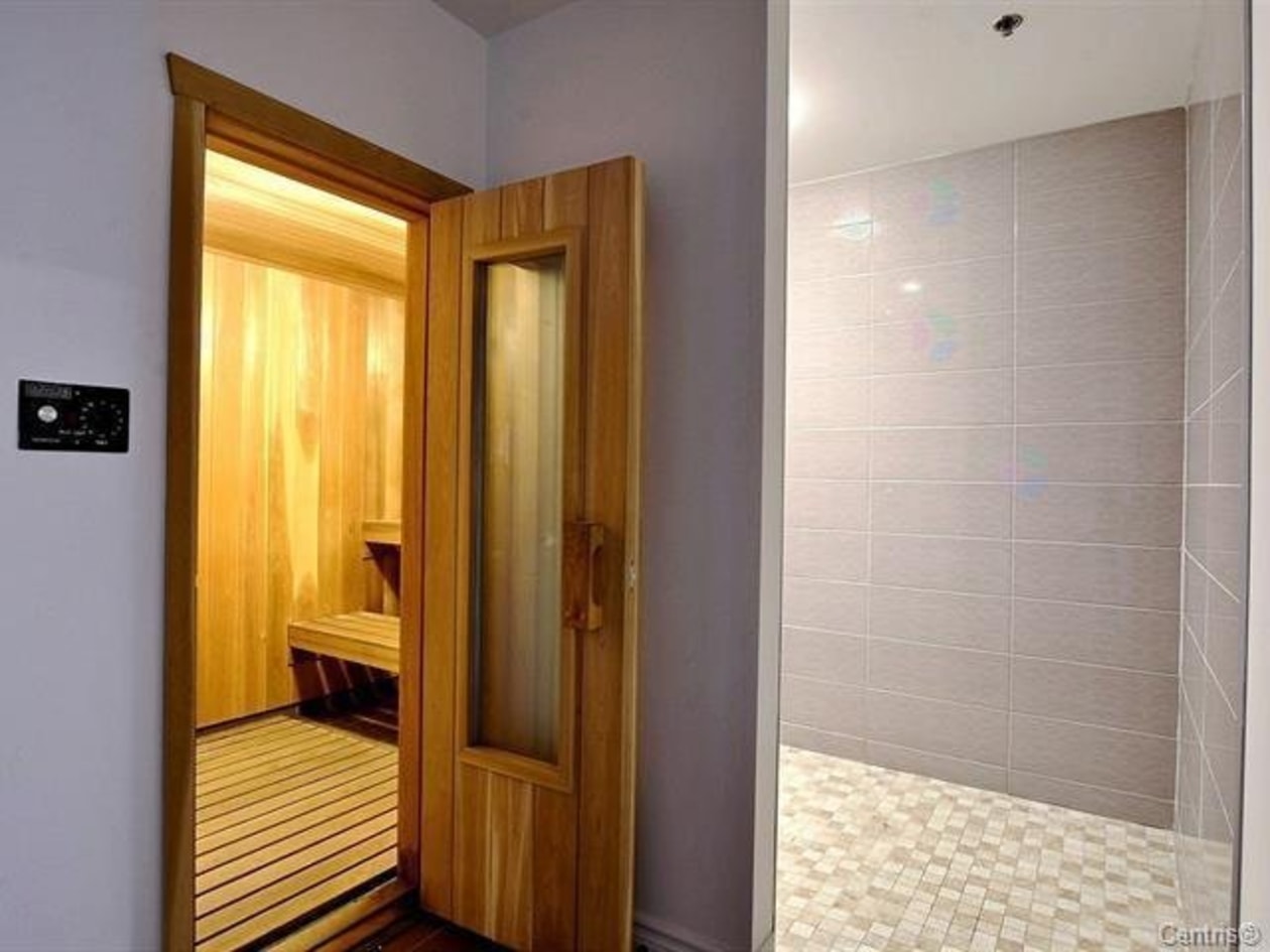 Sauna — 80 Rue Barnett, Dollard-Des-Ormeaux