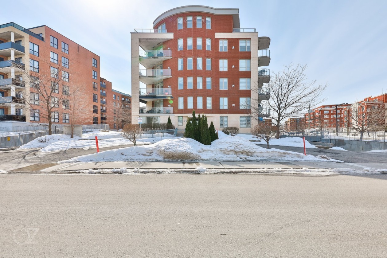 Façade — 80 Rue Barnett, Dollard-Des-Ormeaux