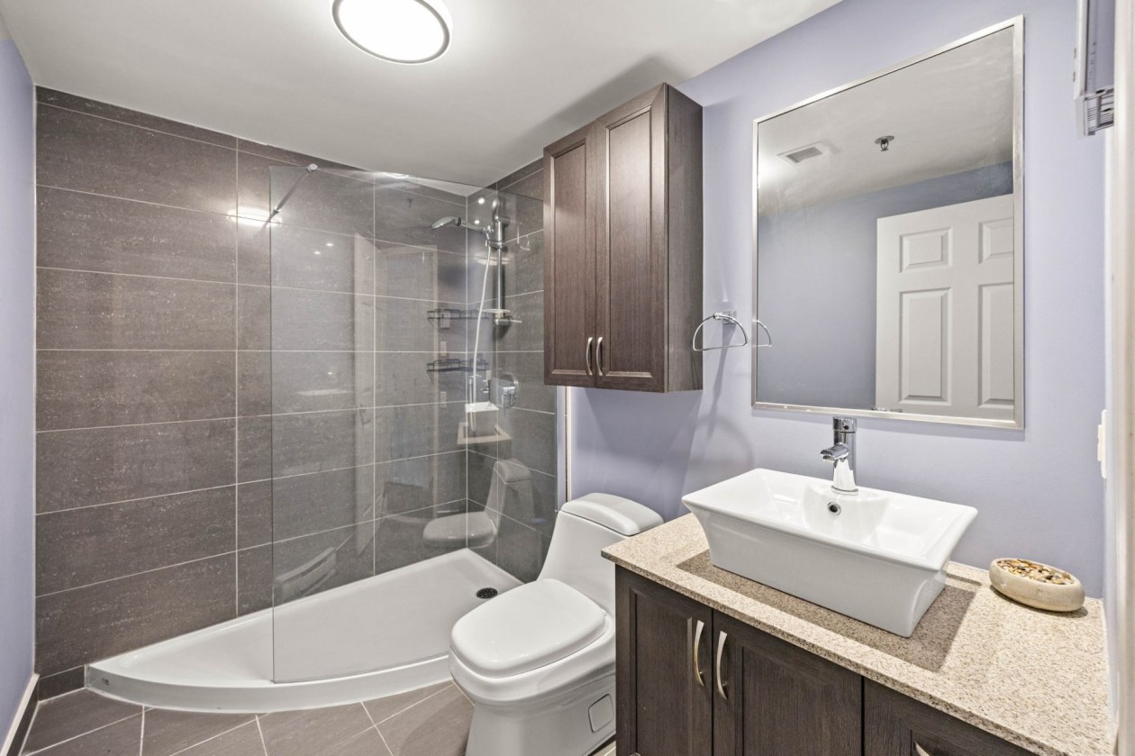Salle de bains — 5360 Rue Sherbrooke O., Montréal