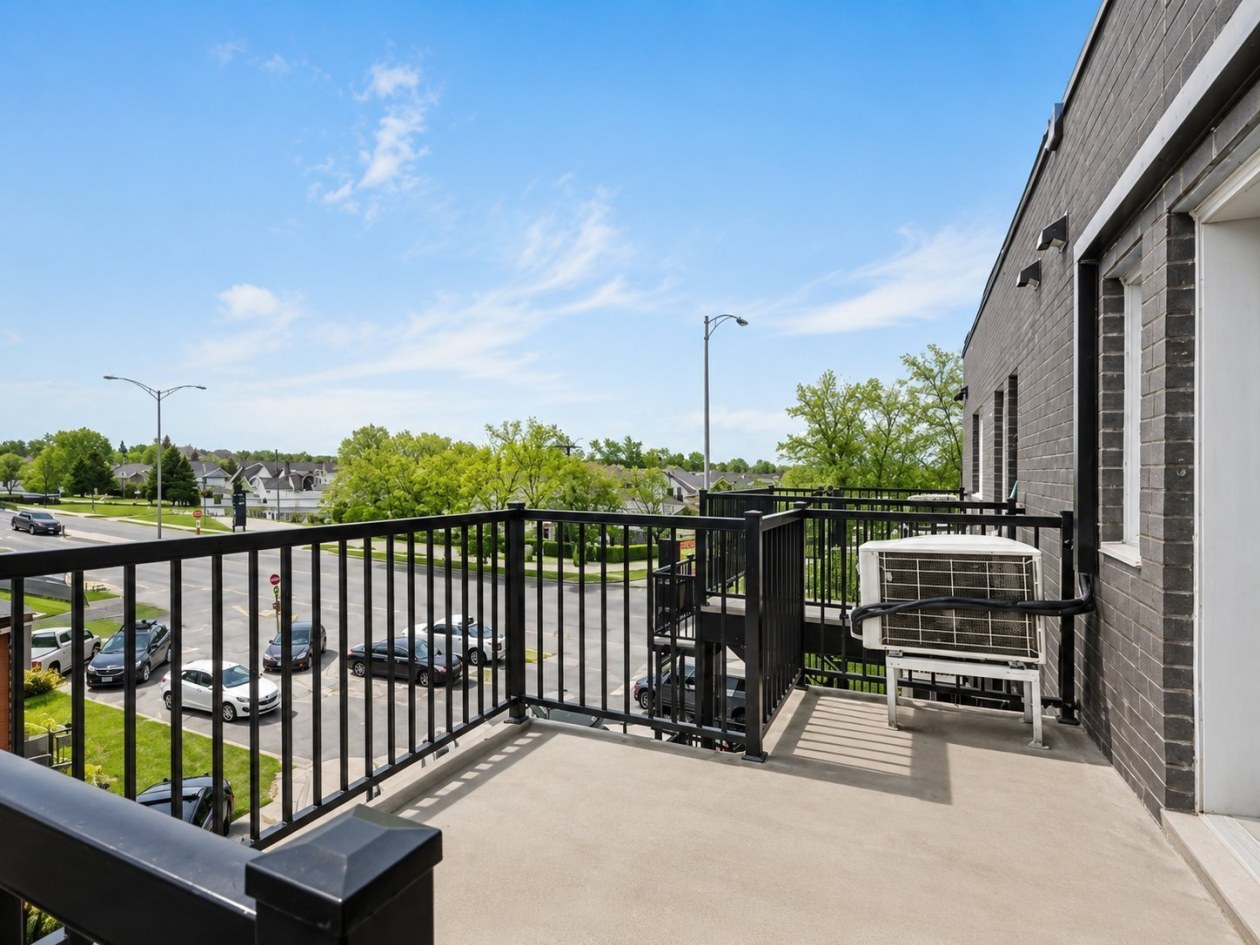 Balcon — 38 Rue René-Vachon, Salaberry-de-Valleyfield