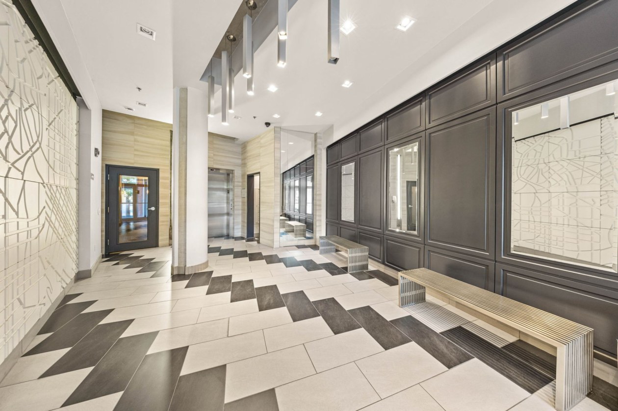 Façade — 5360 Rue Sherbrooke O., Montréal