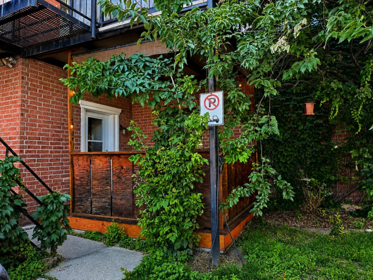 Façade — 2286 Rue Plessis, Montréal