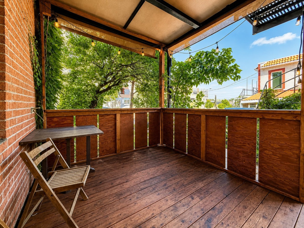 Balcon — 2286 Rue Plessis, Montréal