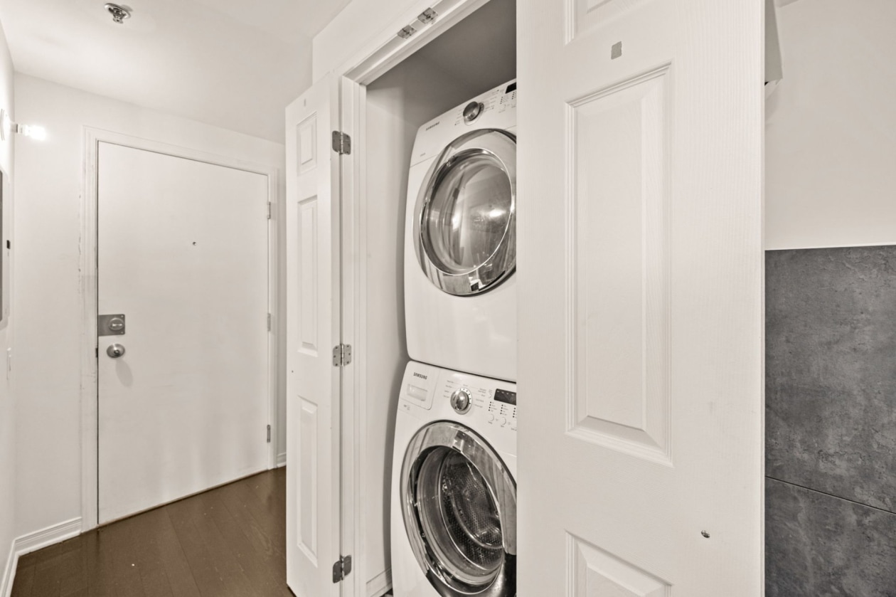 Salle de lavage — 5360 Rue Sherbrooke O., Montréal