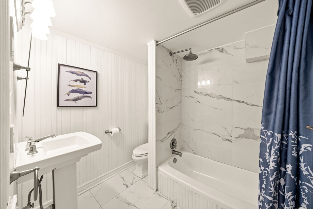 Salle de bains — 2286 Rue Plessis, Montréal