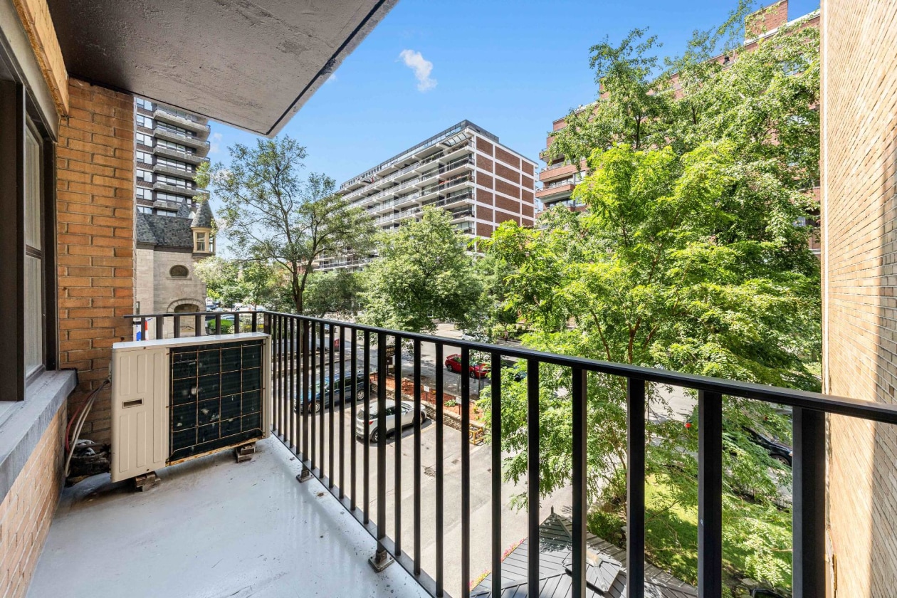 Balcon — 1520 Av. du Docteur-Penfield, Montréal