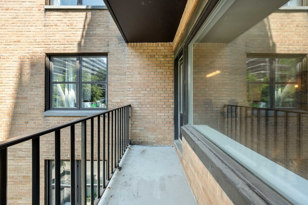 Balcon — 1520 Av. du Docteur-Penfield, Montréal