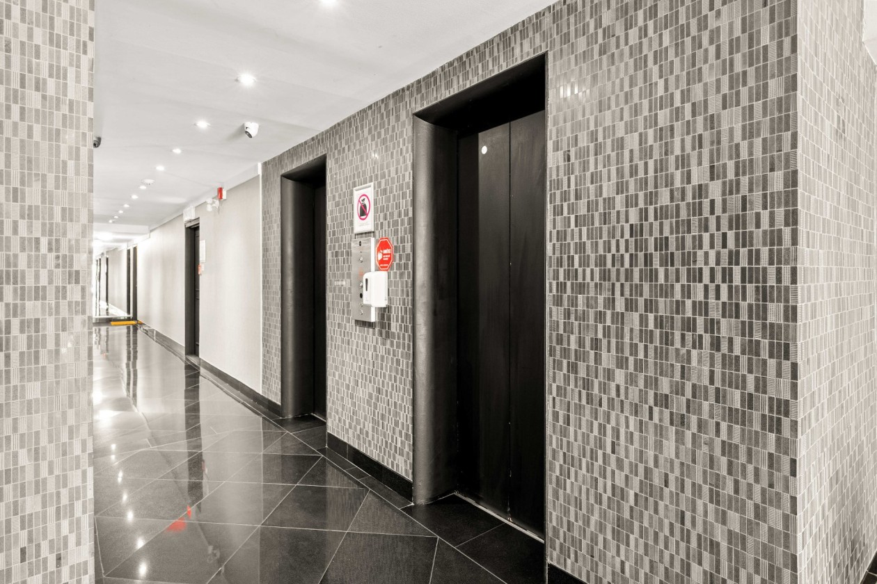 Entrée extérieure — 1520 Av. du Docteur-Penfield, Montréal