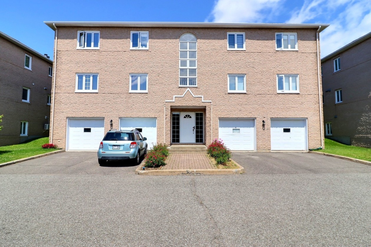 9345, Av. de Laval — photo 2
