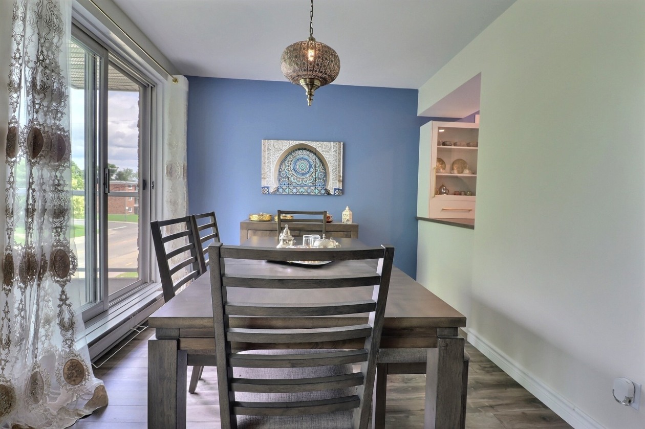 Salle à manger — 9345 Av. de Laval, Québec