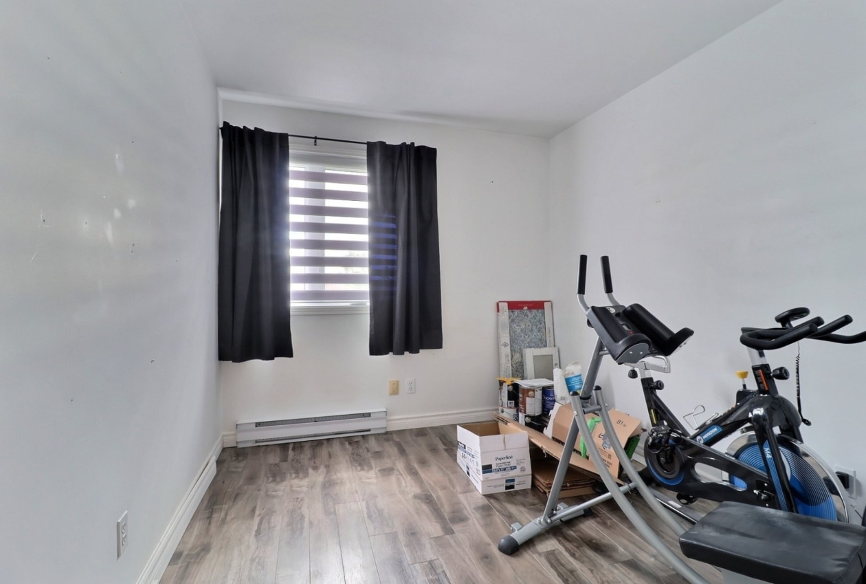 Chambre à coucher — 9345 Av. de Laval, Québec