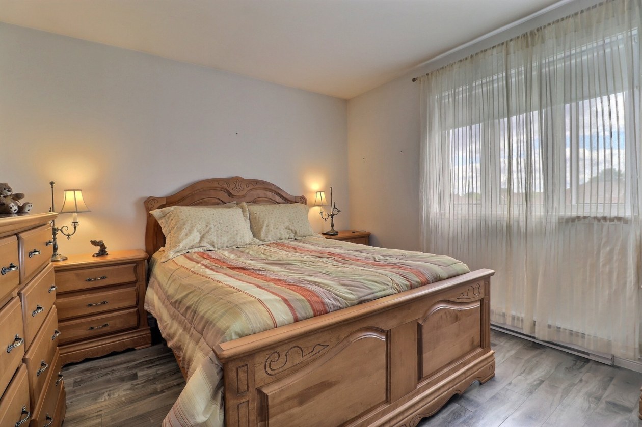 Chambre à coucher principale — 9345 Av. de Laval, Québec