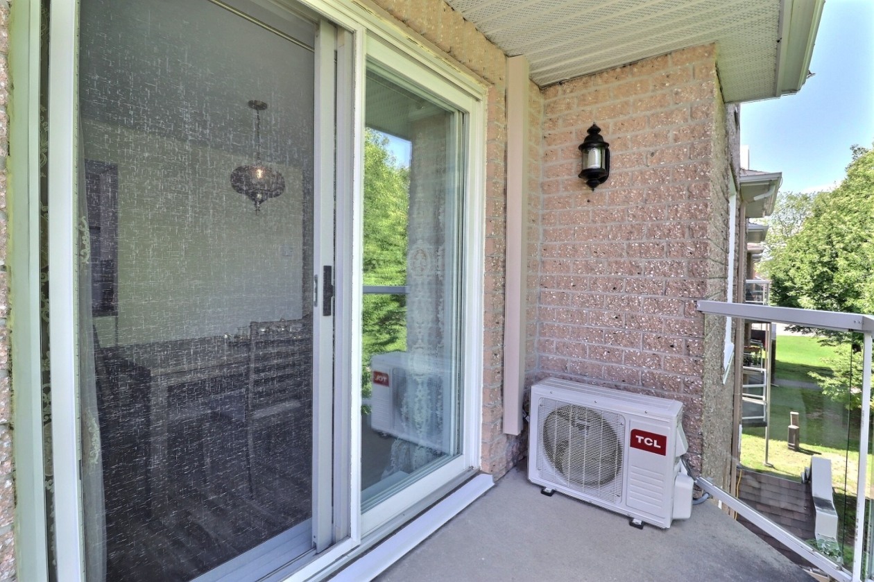 Balcon — 9345 Av. de Laval, Québec