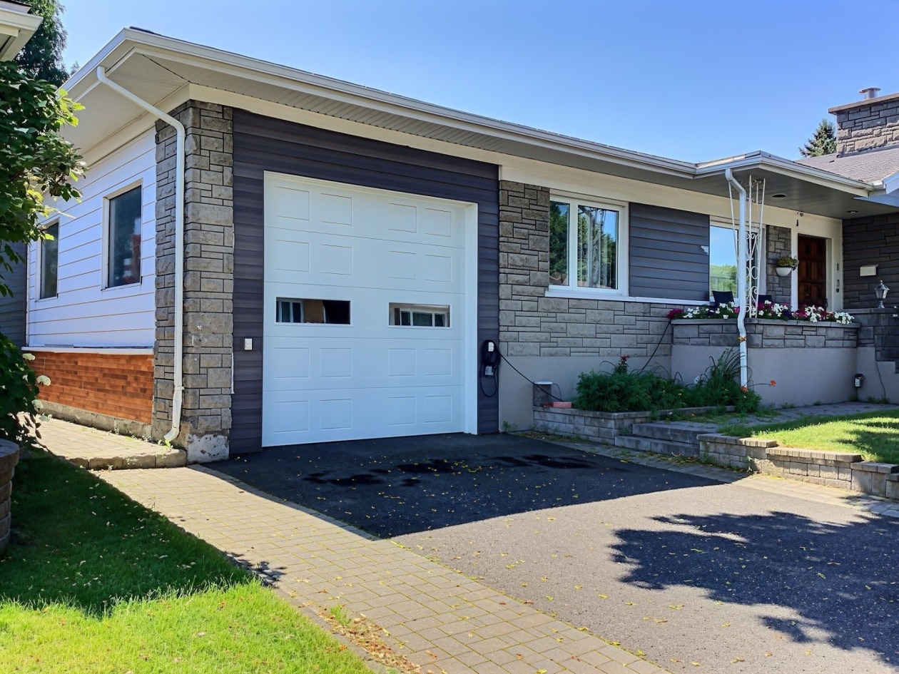 Garage — 135 Rue des Saules O., Québec