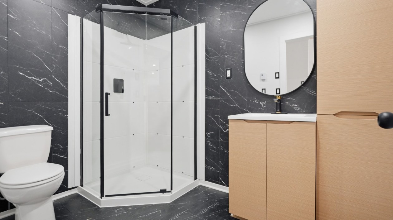 Salle de bains — 37 Rue des Coccinelles, Québec