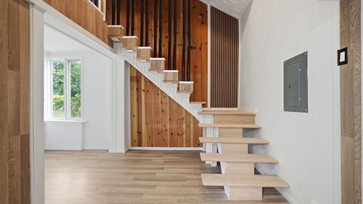 Escalier — 37 Rue des Coccinelles, Québec