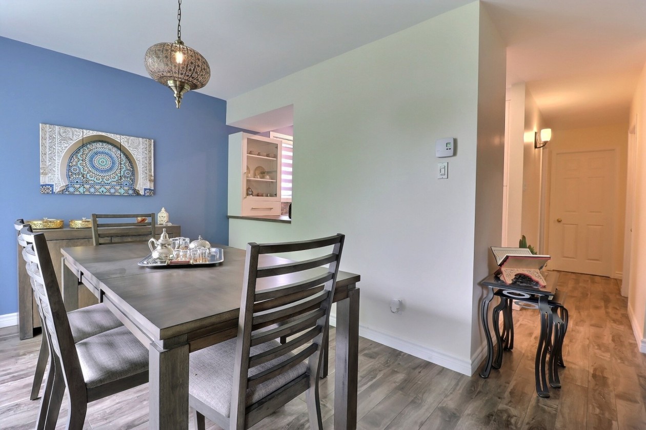 Salle à manger — 9345 Av. de Laval, Québec