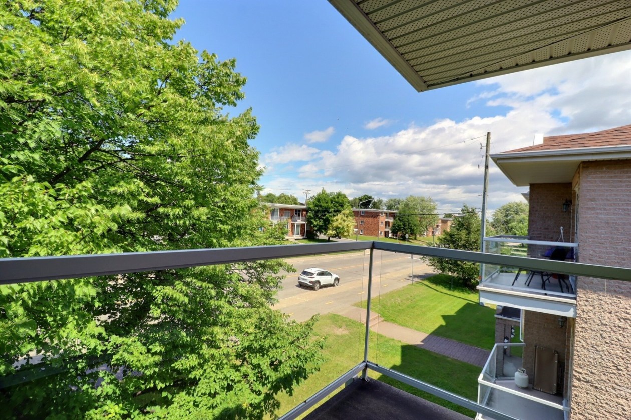 Balcon — 9345 Av. de Laval, Québec