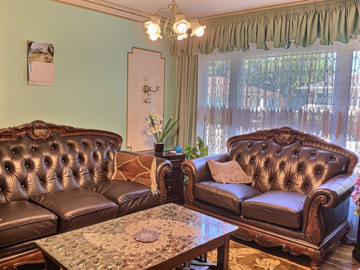 Salon — 135 Rue des Saules O., Québec