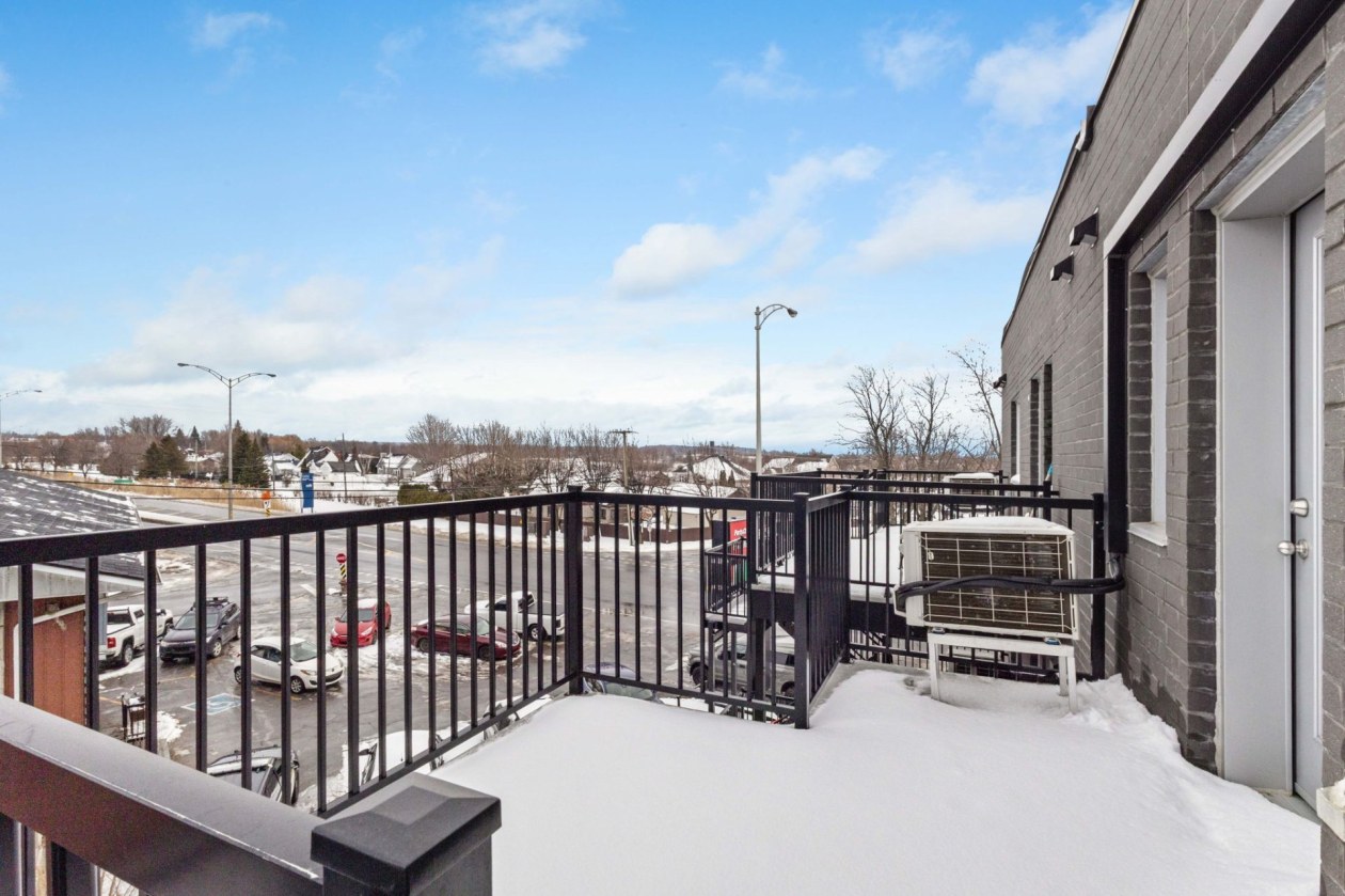 Balcon — 38 Rue René-Vachon, Salaberry-de-Valleyfield