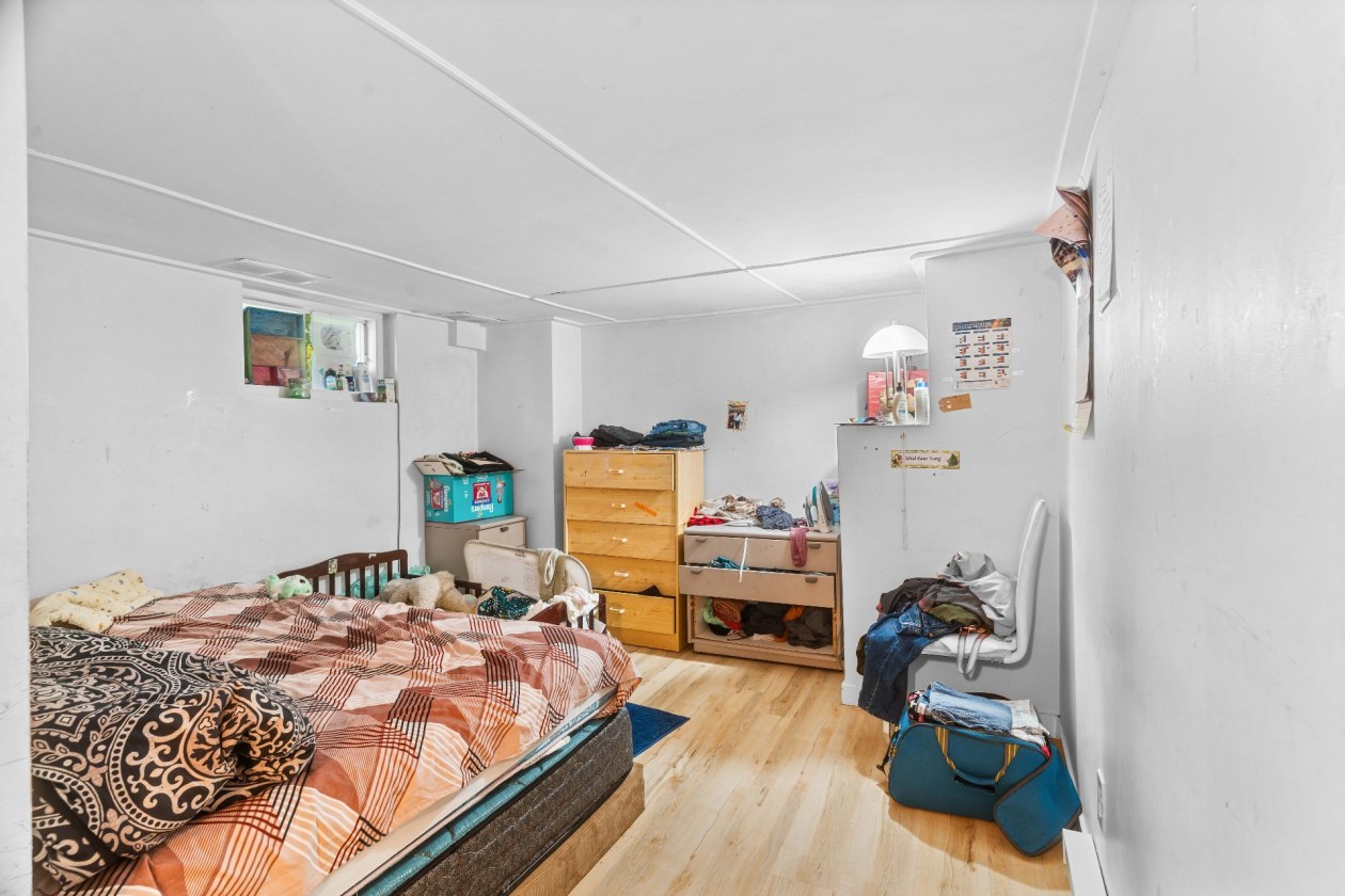Chambre à coucher — 1505 - 1507 Ch. St-Dominique, Les Cèdres
