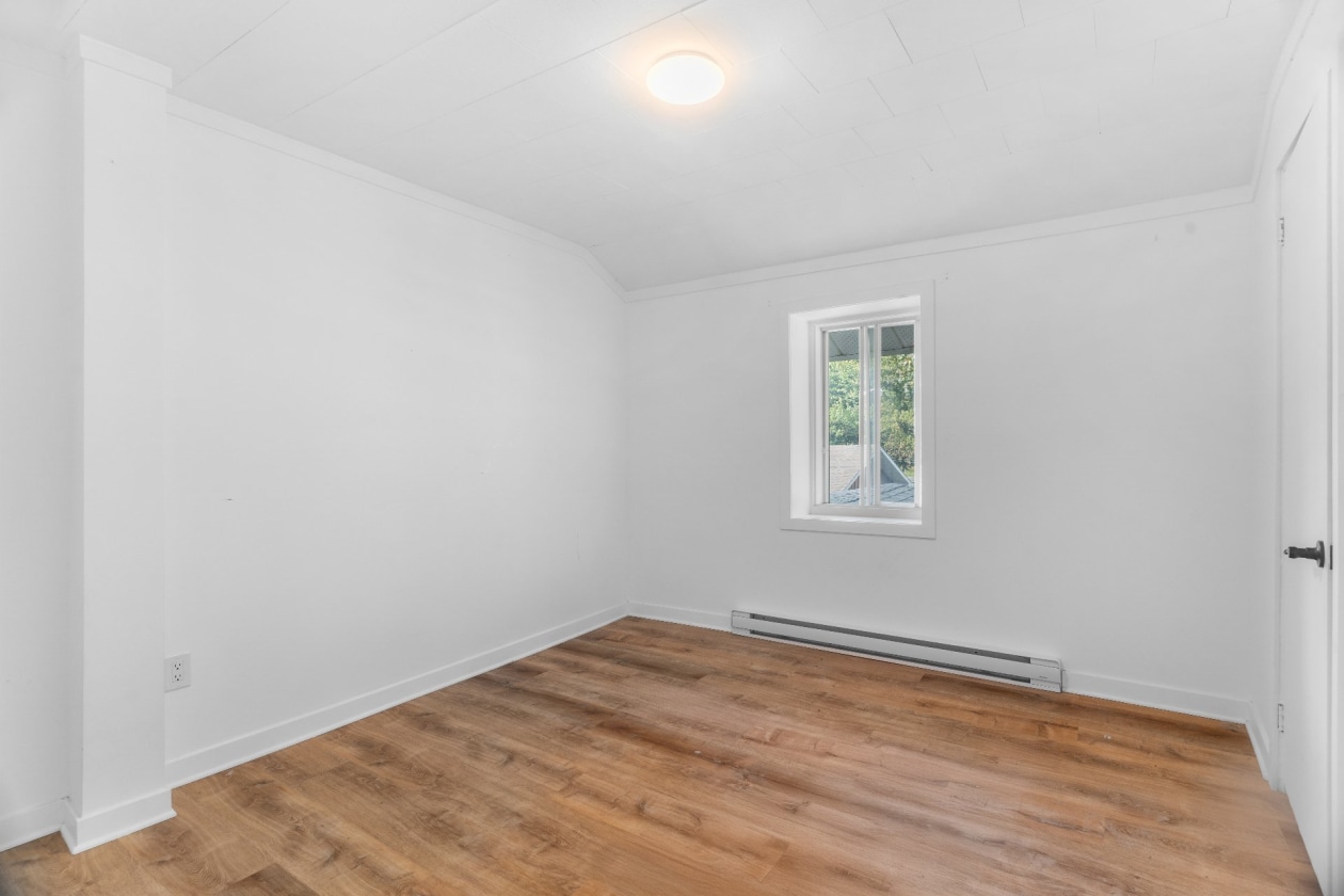 Chambre à coucher principale — 1505 - 1507 Ch. St-Dominique, Les Cèdres