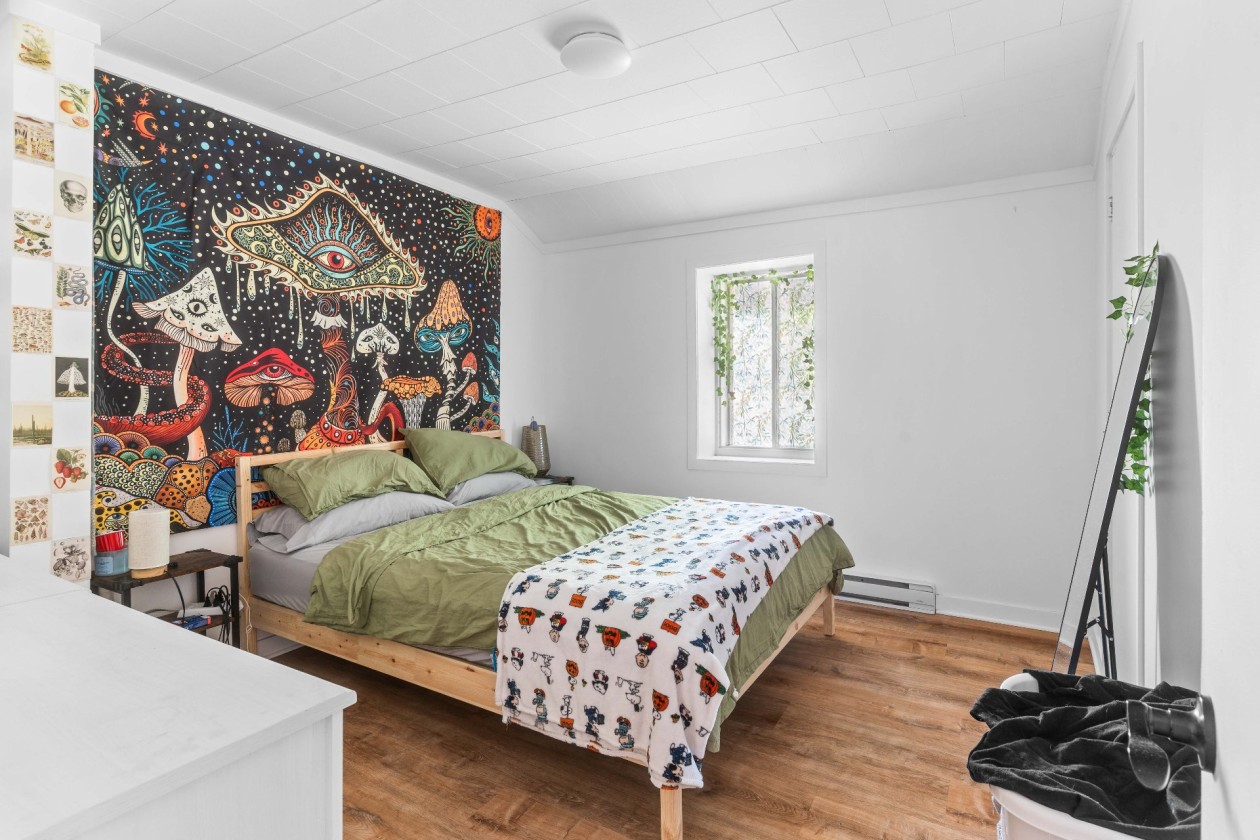 Chambre à coucher — 1505 - 1507 Ch. St-Dominique, Les Cèdres