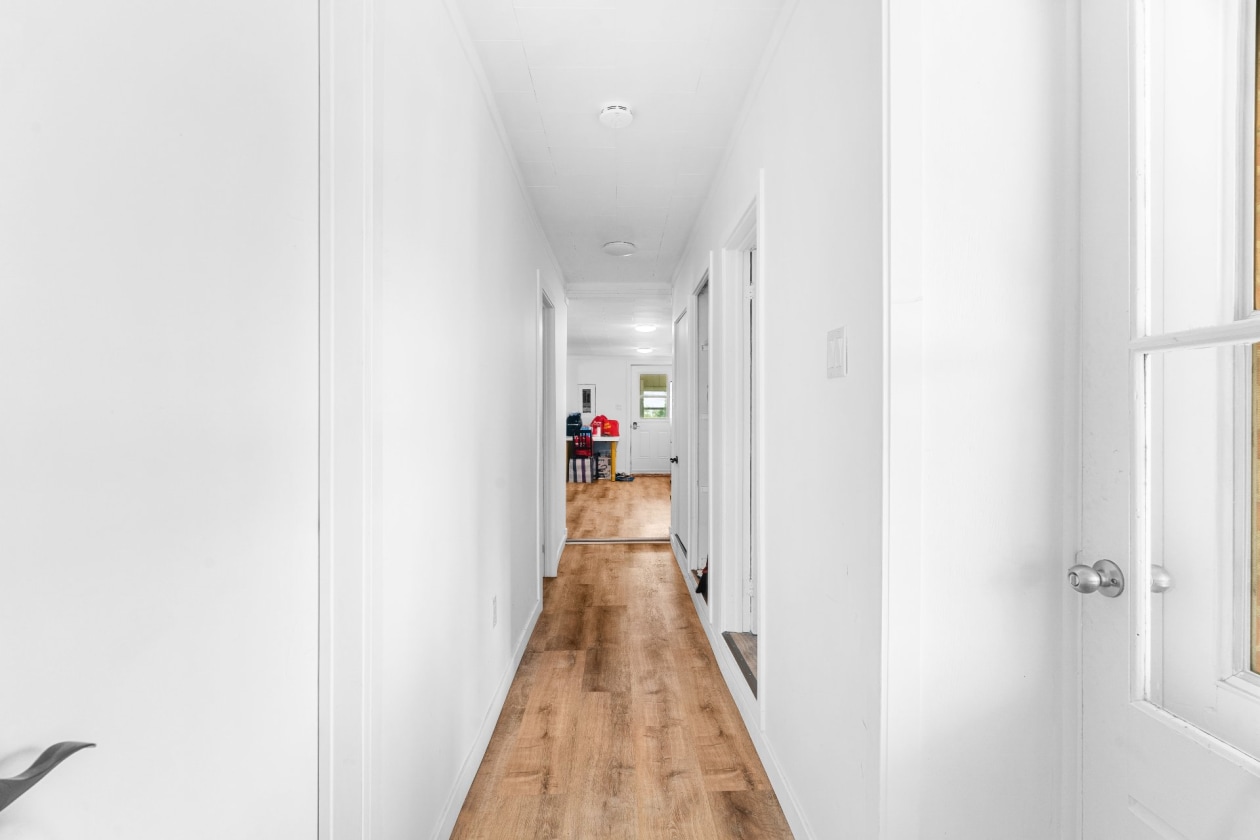 Hall d'entrée — 1505 - 1507 Ch. St-Dominique, Les Cèdres