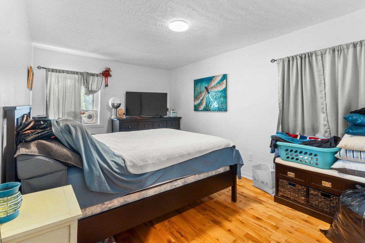 Chambre à coucher — 1505 - 1507 Ch. St-Dominique, Les Cèdres