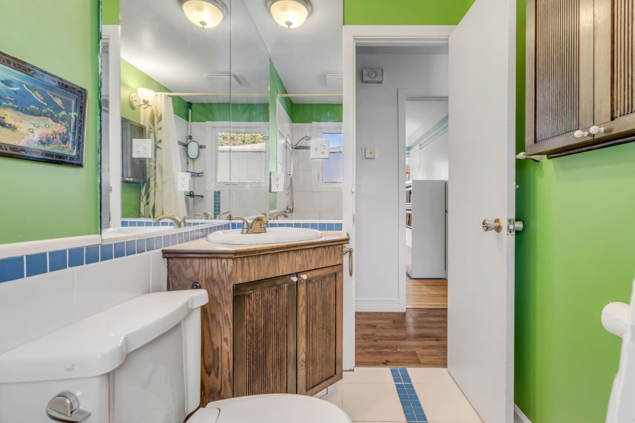 Salle de bains — 2490 Rue Lionel, Québec