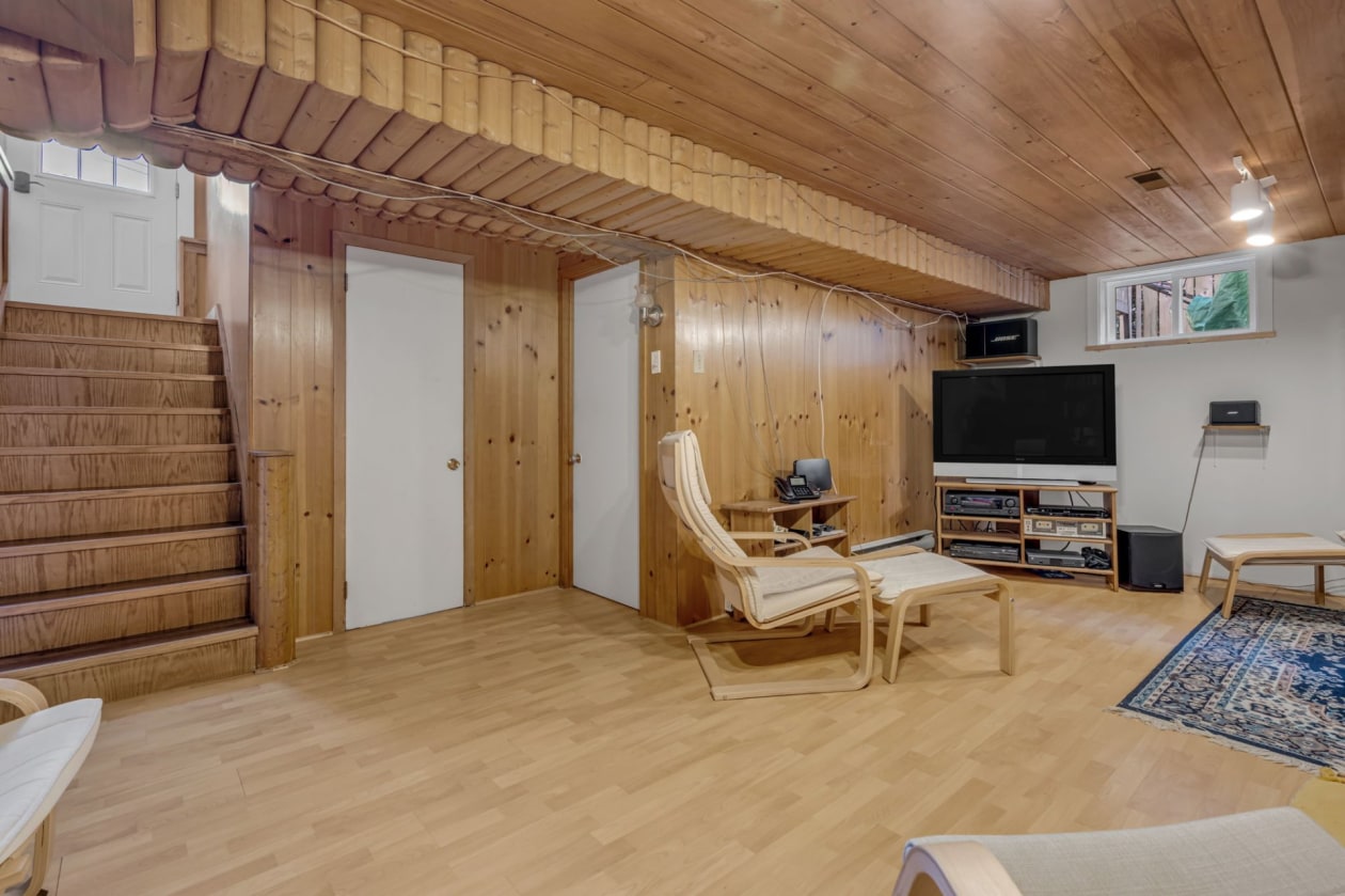 Salle familiale — 2490 Rue Lionel, Québec