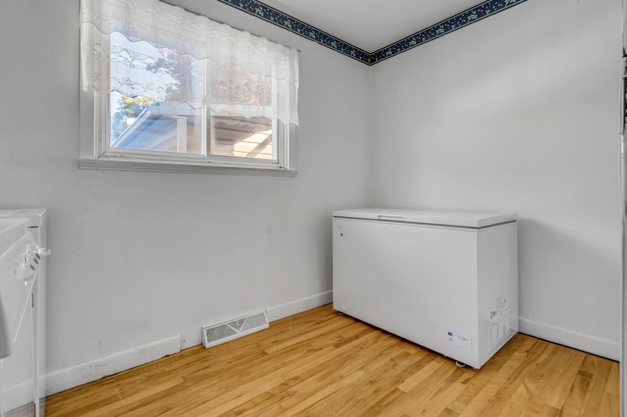 Salle de lavage — 2490 Rue Lionel, Québec
