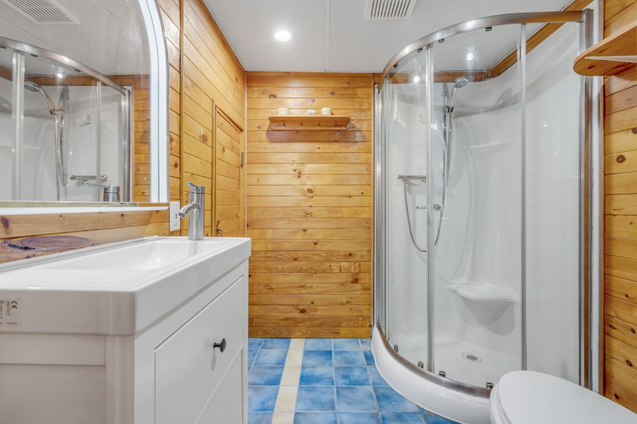 Salle de bains — 2490 Rue Lionel, Québec