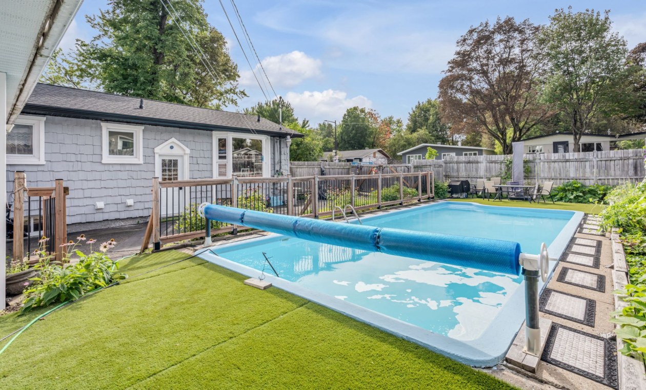 Piscine — 2490 Rue Lionel, Québec