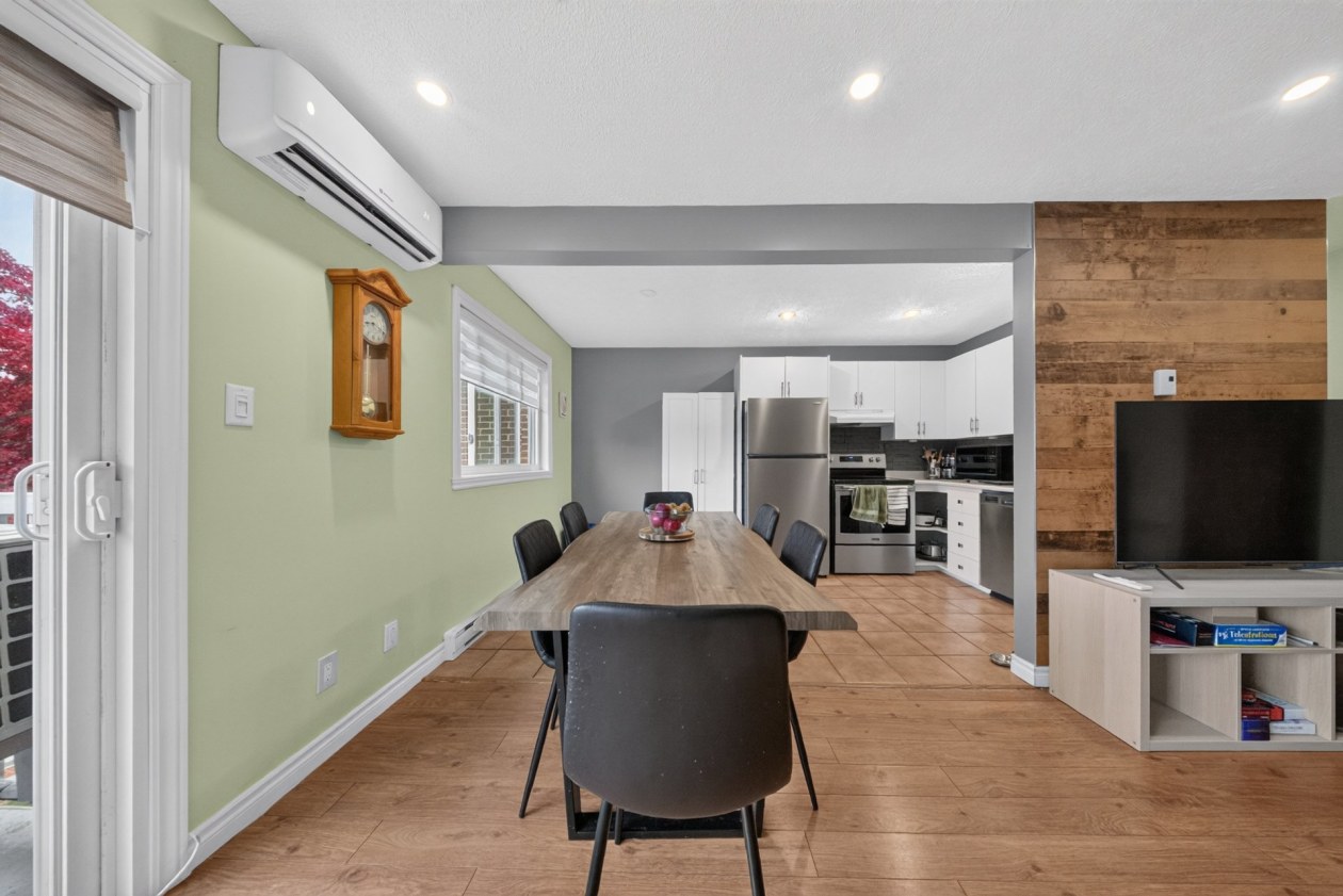 Salle à manger — 1030 Rue Le Corbusier, Granby