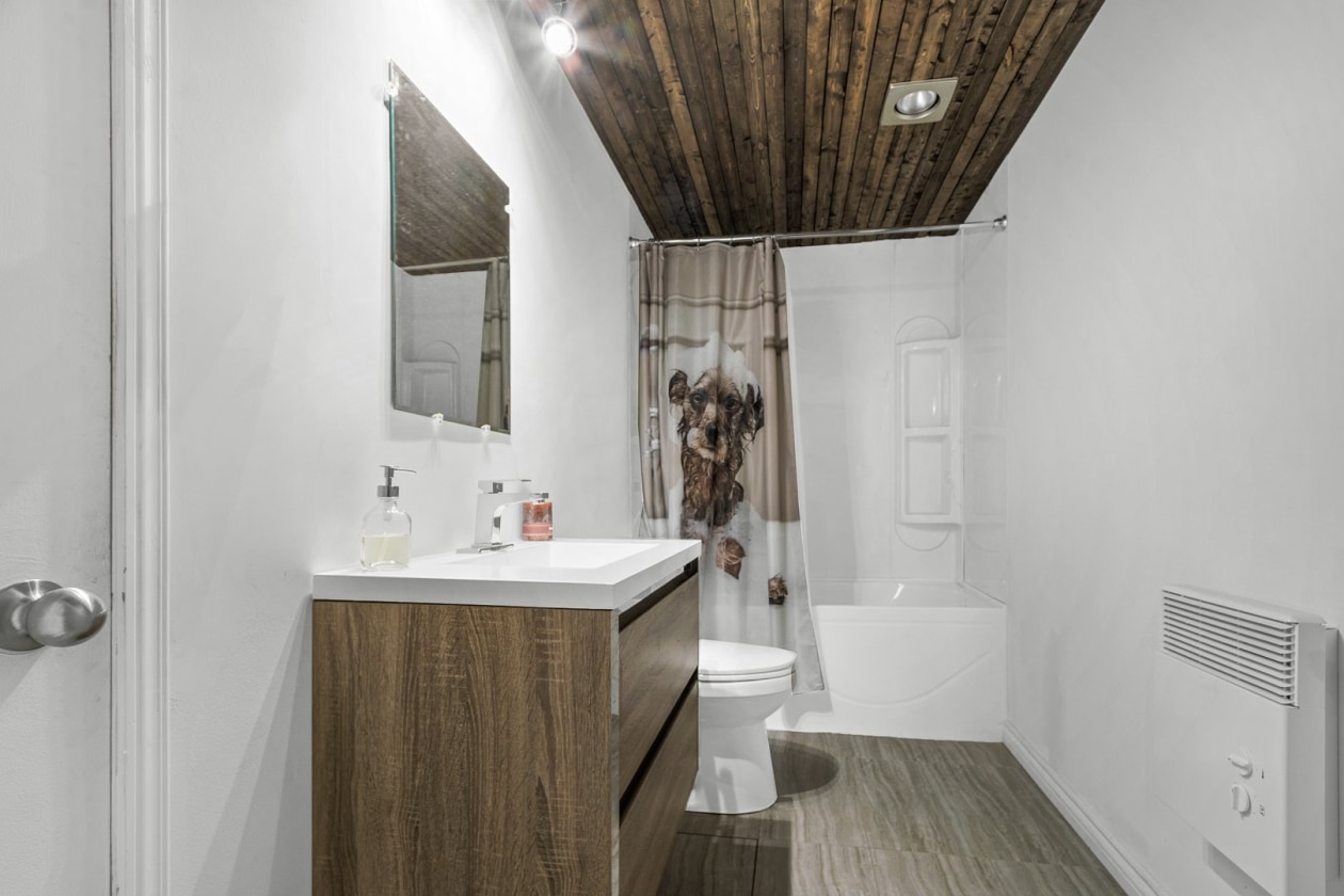 Salle de bains — 432 Rue du Campestre, Québec