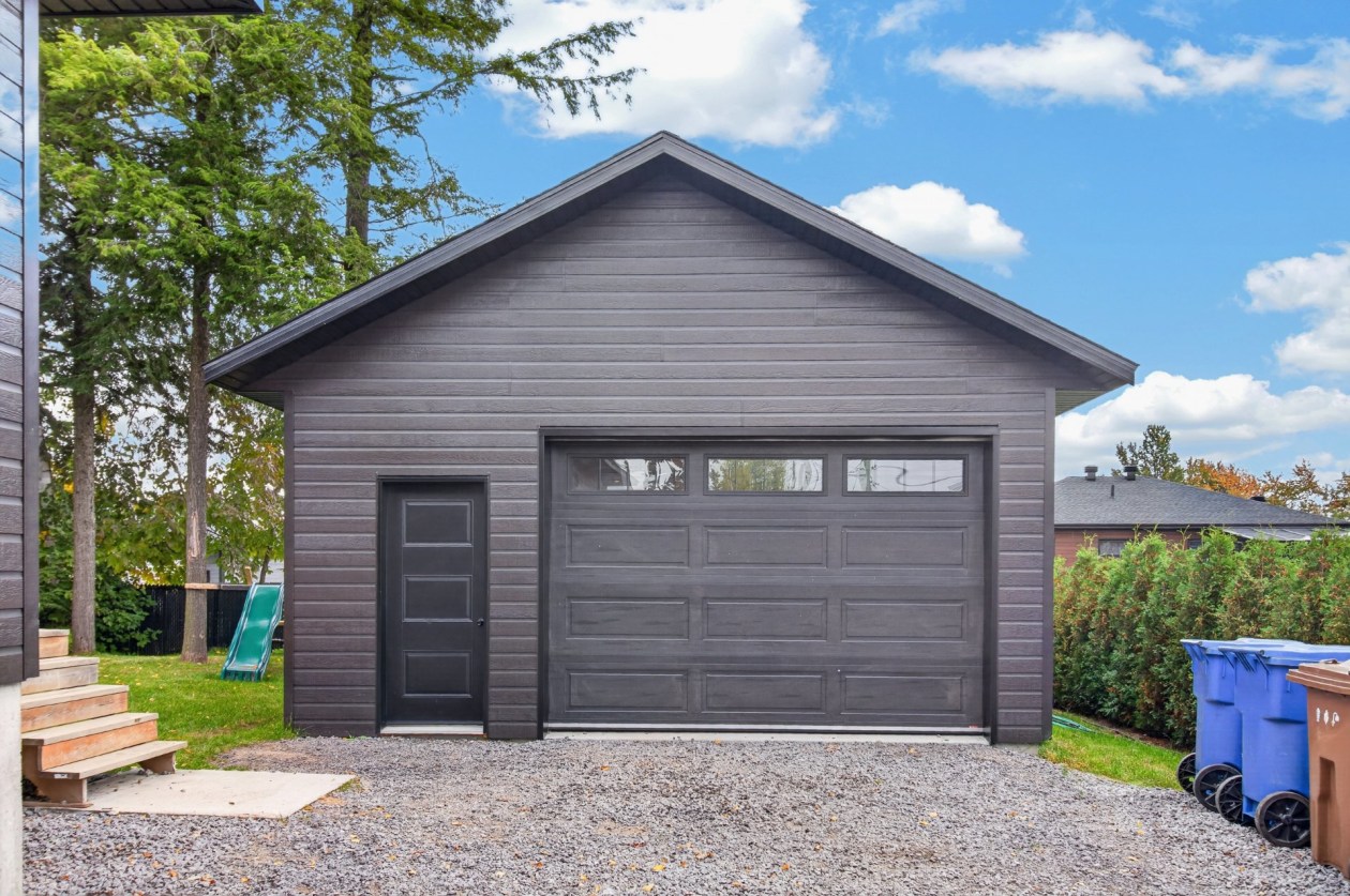 Garage — 2195 Rue Pierre-Matte, Shawinigan