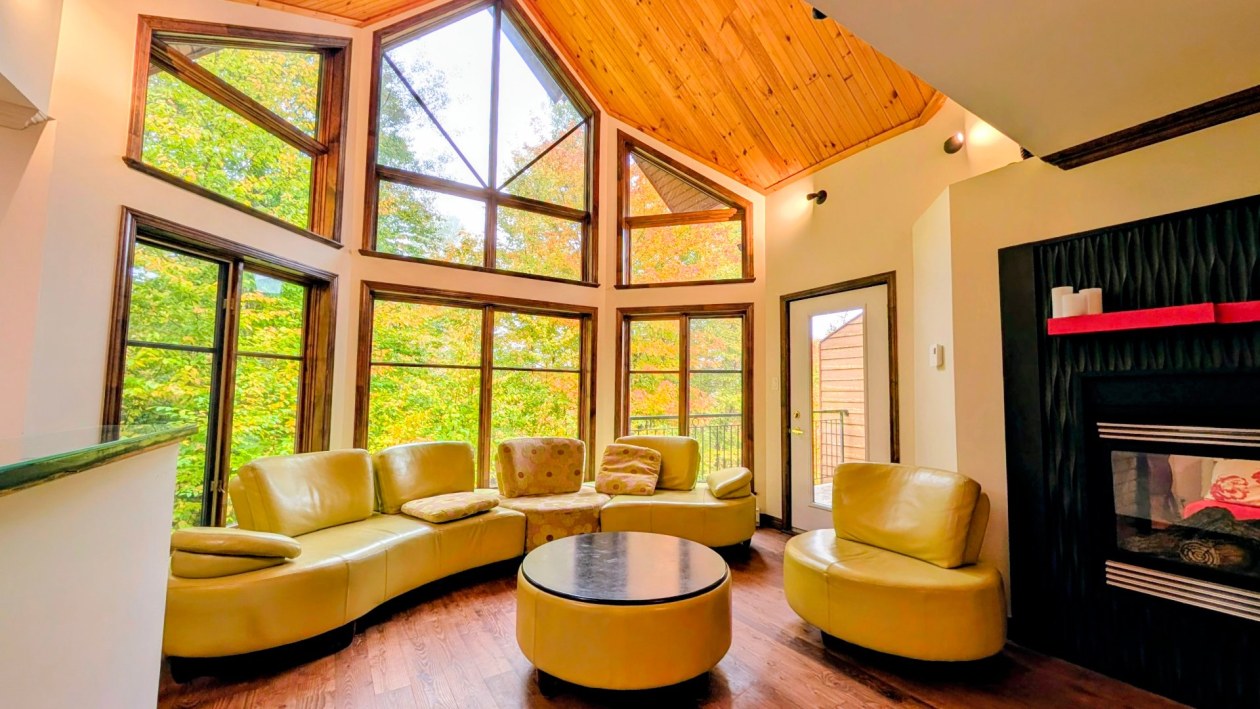 Salon — 149 Ch. du Bon-Air, Stoneham-et-Tewkesbury