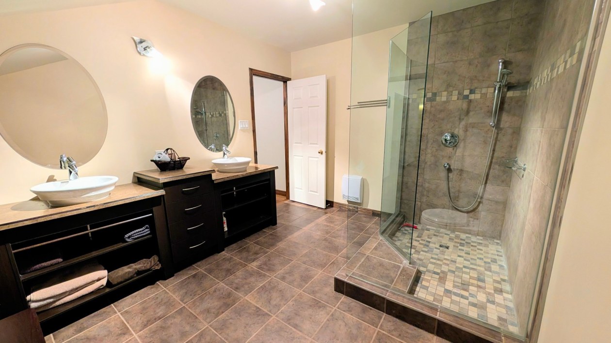 Salle de bains — 149 Ch. du Bon-Air, Stoneham-et-Tewkesbury