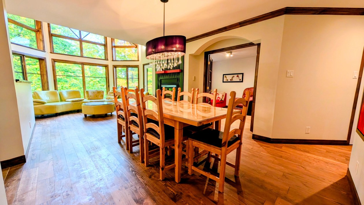 Salle à manger — 149 Ch. du Bon-Air, Stoneham-et-Tewkesbury