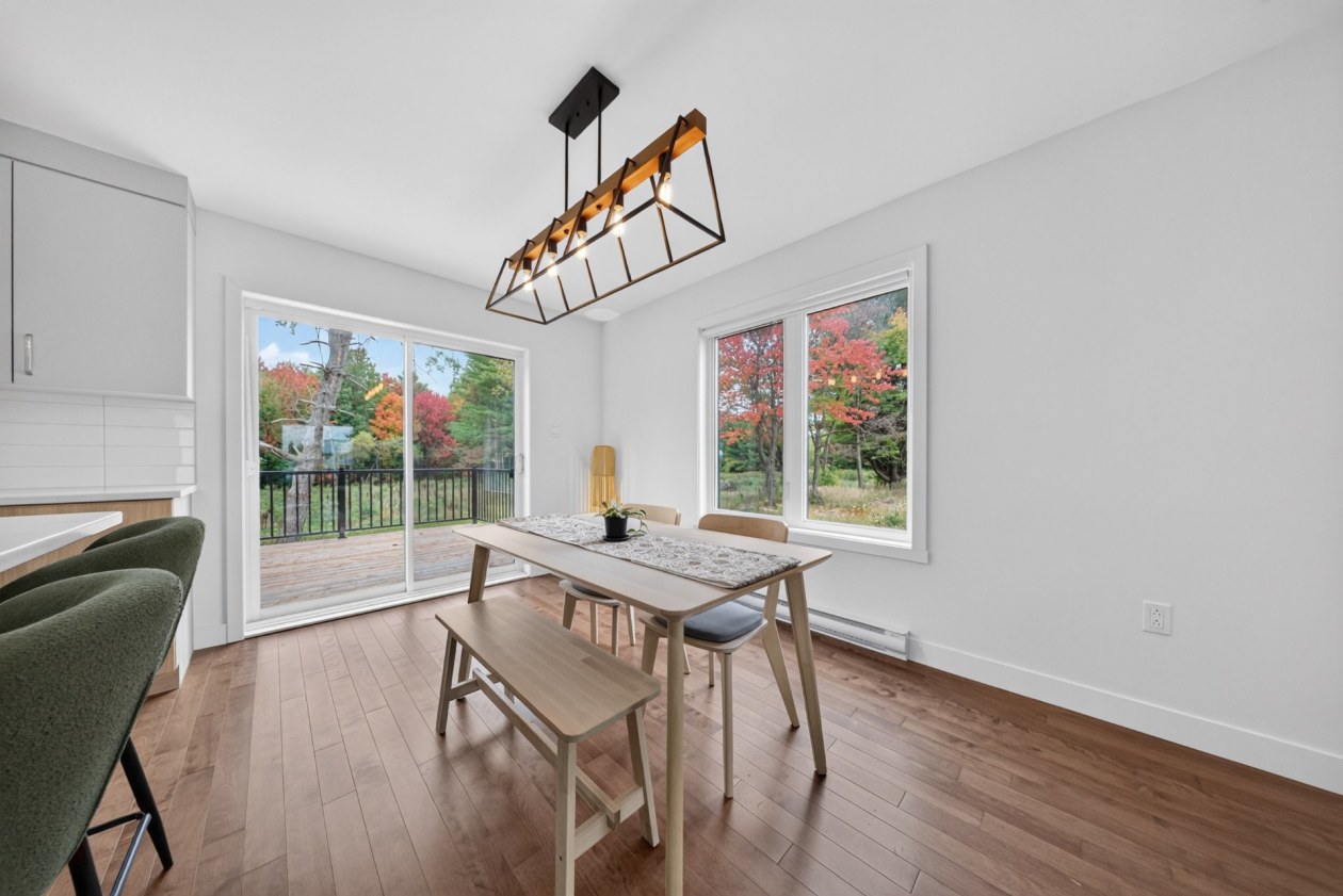Salle à manger — 566 Route 116, Acton Vale
