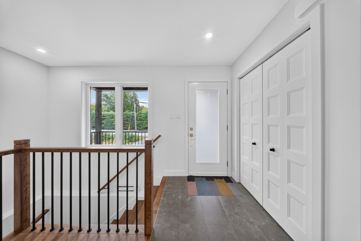 Hall d'entrée — 566 Route 116, Acton Vale